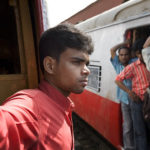 紧张的泡泡弥漫在孟买的电车司机运输问题