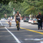 头盔的提示:自行车交叉路口和首都自行车共享Swag的鸟名