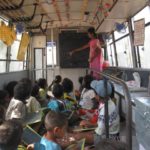 回到学校版:在印度最大城市的贫民窟建立的移动教室