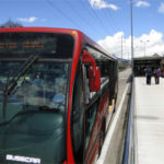 TransMilenio BRT系统，Bogotá， Colômbia。图片来源:EMBARQ Brasil