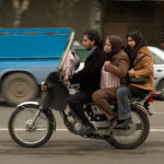 家庭德黑兰的街道上。图片由kamshots。