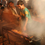 北京禁止街头烧烤，以改善空气质量