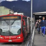 新世纪快速公交系统(BRT在波哥大,哥伦比亚。照片由马里亚纳吉尔/ EMBARQ巴西。