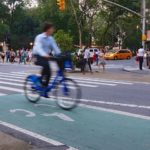 纽约市安全、互联的自行车道促进了城市自行车共享系统的更高使用率。图片来源:Ted Eytan/Flickr