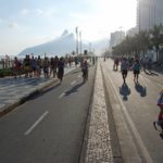 巴西不断上升的交通死亡人数表明，需要在道路上采取交通平静措施，以及促进行人安全和健康的基础设施。图片来源:Gerden van Heijningen/Flickr
