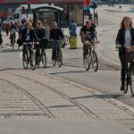 你喜欢通勤吗?创新的自行车基础设施可以使骑自行车成为一种快速、有趣的交通选择。图片来源:Justin Swan/Flickr
