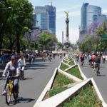墨西哥城的新流动法重视替代汽车运输。karmacamilleeon / Flickr照片。