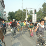 通过优先考虑可持续交通解决方案，北京可以摆脱汽车文化，提高其快速增长的人口的生活质量。图片来源:Philip/Flickr