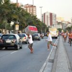 在里约热内卢伊帕内马的维埃拉索托大道上，行人每天都面临着风险。图片来源:Mariana Gil/EMBARQ Brazil