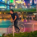 城市推广骑行的最佳方式之一可能与骑行本身无关。这些创新使自行车停放更容易，改善了交通，让骑自行车的人安心，并节省了城市空间。图片来源:Joe Newman/Flickr