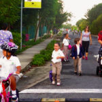 周五的乐趣:世界各地的城市庆祝国际步行上学日