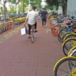 中国城市计划遏制共享单车热潮