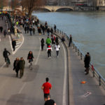 更多的自行车，更慢的速度，更宜居的城市:巴黎市长伊达尔戈计划雄心勃勃的第二任期