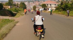 性别如何影响运输和可访问性门户堡乌干达吗