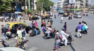 从移动的汽车移动的人:扩大在印度城市安全的街道